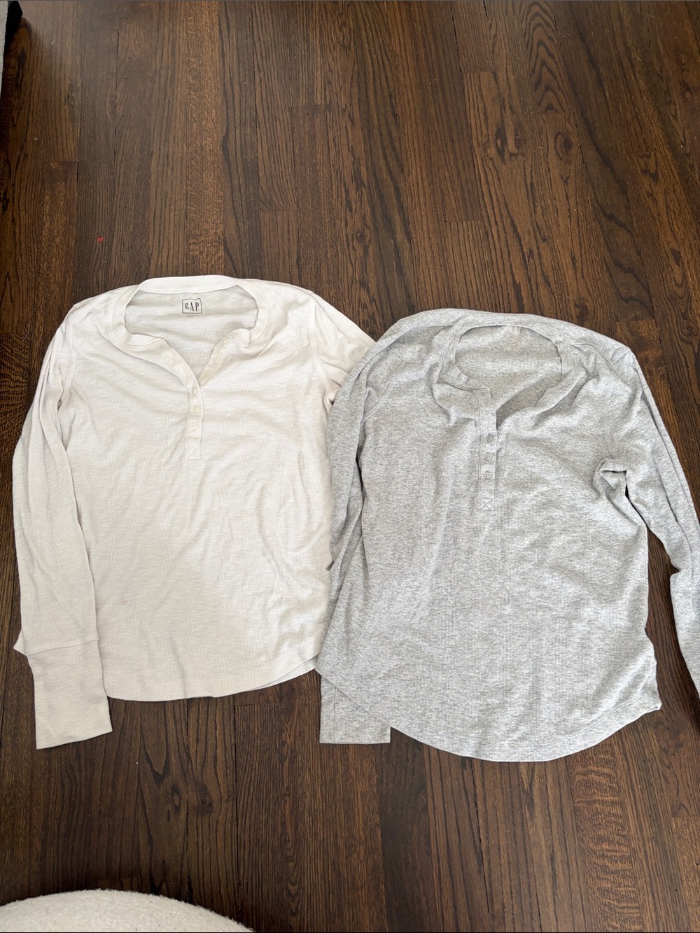 GAP Thermal Henley Tops Bundle Gray & Cream Size M